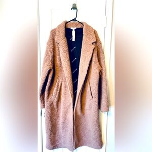 NWT PINK VICTORIAS SECRET CHLOE X
HALLE COAT. Size M. Cozy Sherpa pockets jacket